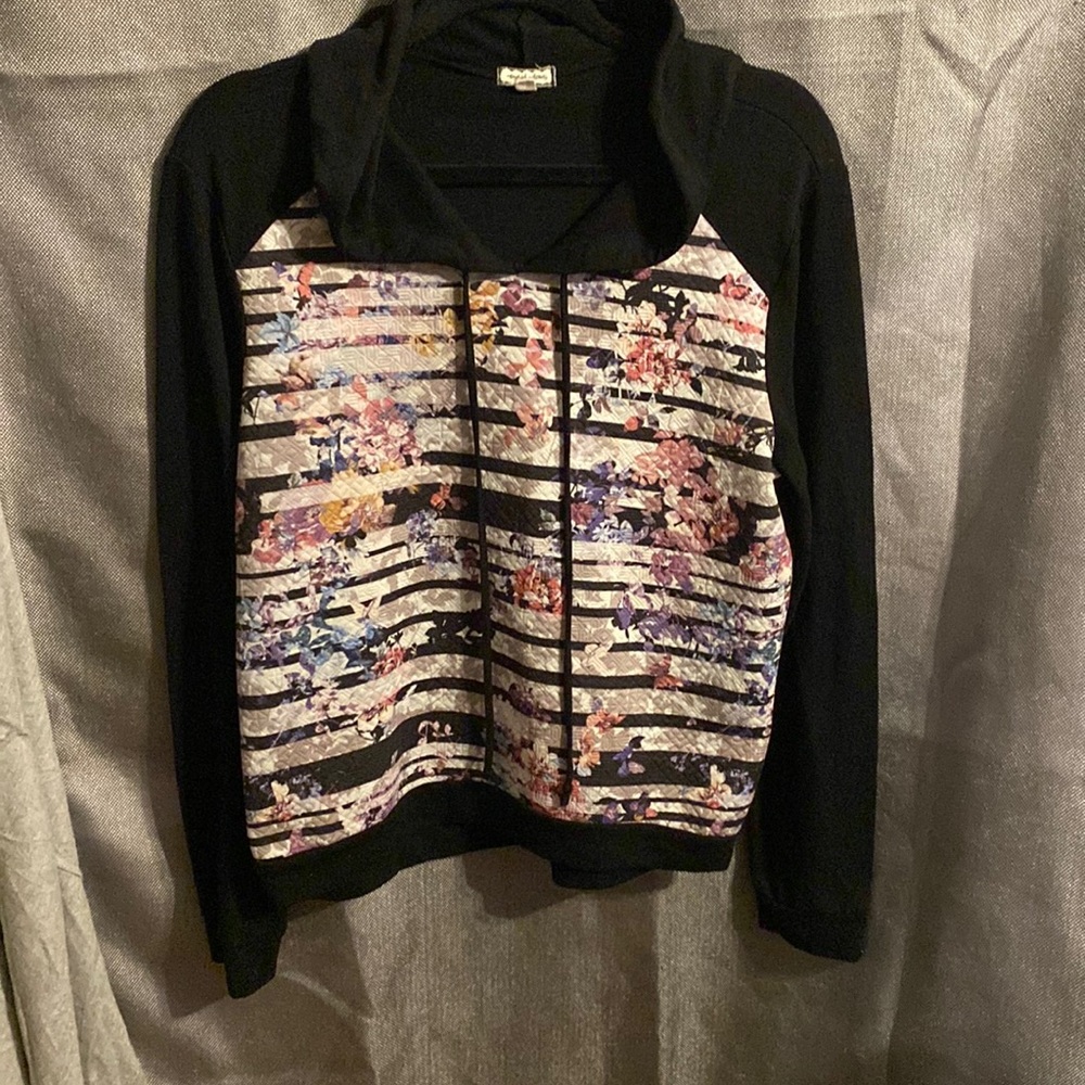 Eyeshadow hoodie size large. Quilted front.